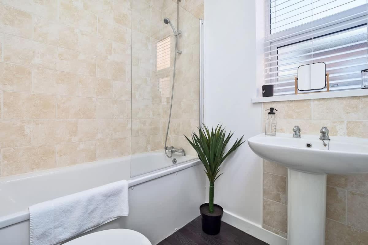 Nursery House By Truestays - 3 Bedroom House In Stoke-On-Trent Exterior photo